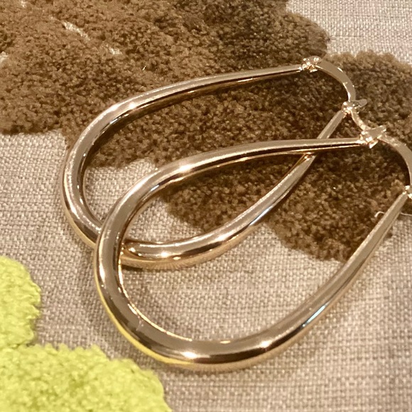 🌸Hoop Earrings Oblong 18k Plated - Picture 4 of 5